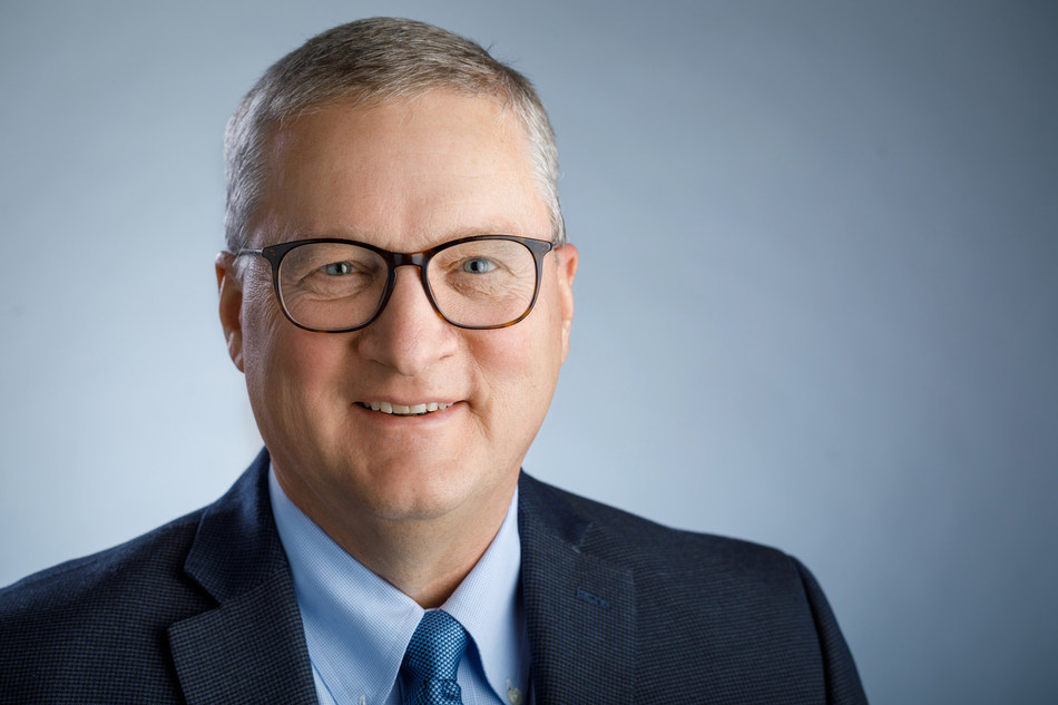 Portrait of Everett Hoekstra