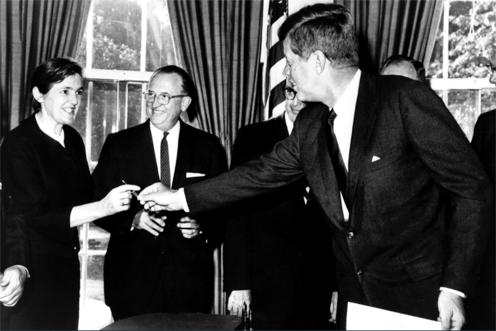US FDA Kelsey and President Kennedy
